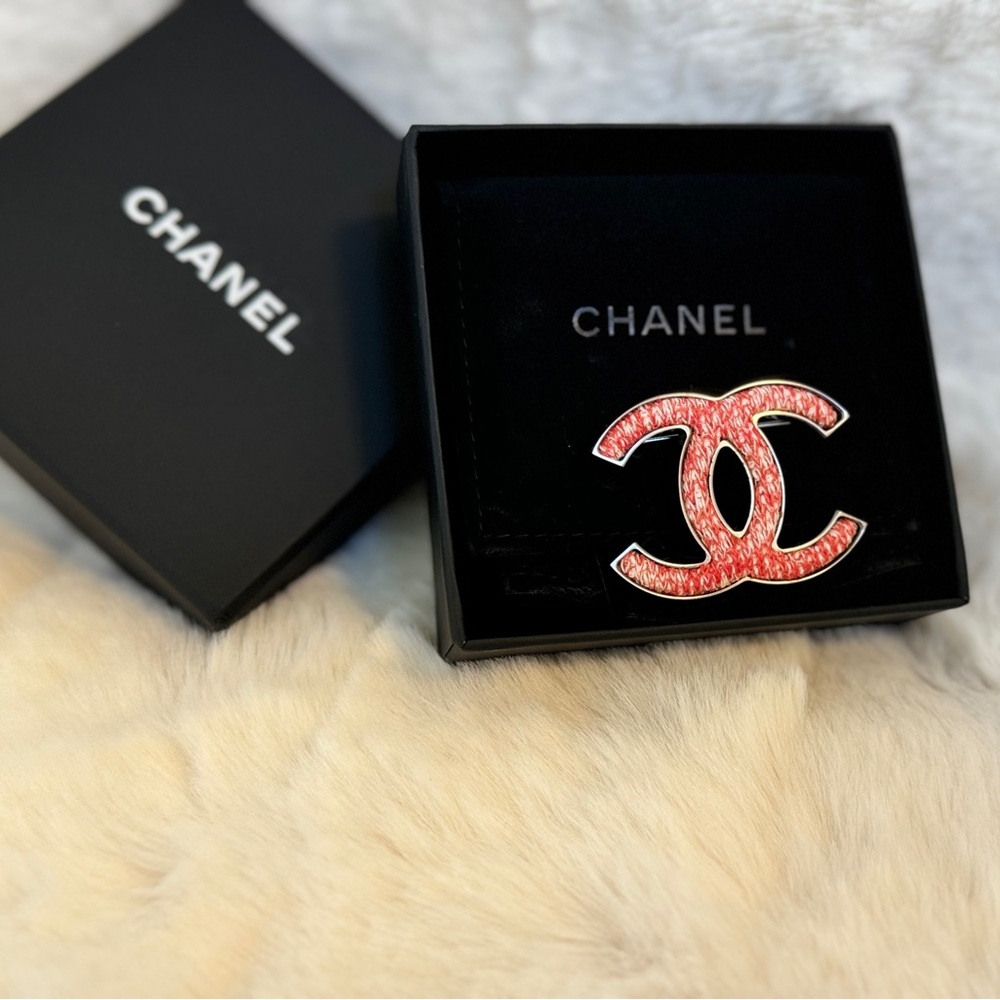 Chanel CC Pin & Brooch
